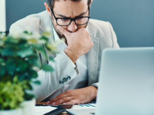 PCs Could Not Open Connection to Server: Ask In-house ITs or Outsource?